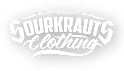 SOURKRAUTS Original Plot Aufkleber in Weiß – Konturgeschnittener Auto Sticker für Scheibe im Streetwear & Motorsport Style