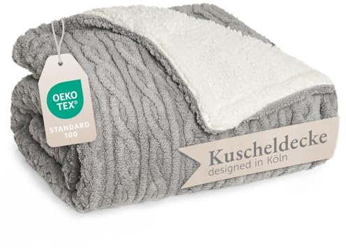 Blumtal Kuscheldecke 130x150 cm mit Zopfstrick-Optik - Oeko-TEX zertifizierte Mikrofaser Fleecedecke mit weicher Sherpa-Innenseite - Sherpa Decke flauschig - waschbare Wohn- & Kuscheldecke Grau/Weiß