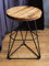 Loftie Schemel aus Holz, Sitzhocker, Hocker, Beistellhocker, Hocker, Fußablage Sitzhocker, Rückenfrei, Keine Montage erforderlich, Industrie-Design, Modern (Dreieck-Form 48 cm Höhe, Dunkelbraun)