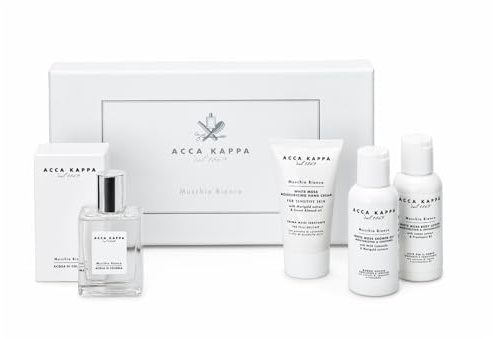 Acca Kappa Geschenk-Set aus weißem Moos.