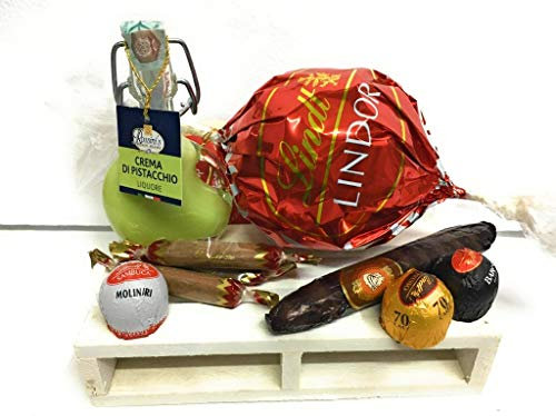 Composizione Artigianale Natale pedana in legno con Cioccolatini Assortiti e liquore pistacchio