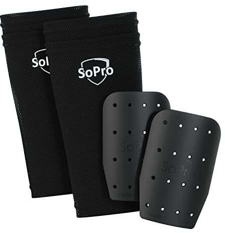 SoPro Mini Schienbeinschoner für Fußball - inklusive Socken - 120 x 80 x 5 mm - Für Kinder & Erwachsene - leicht, klein, rutschfest & geruchsneutral - Made in Germany