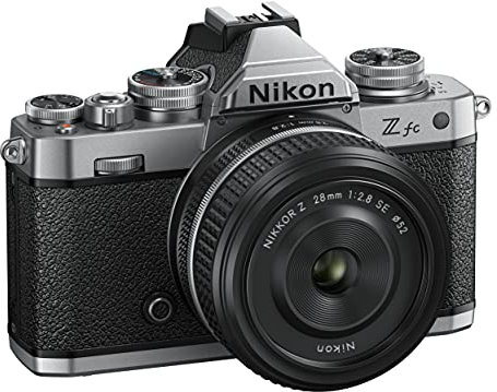Nikon Z fc Z 28mm f/2.8 SE + Lexar SD 64GB, Mirrorless DX 20.9 MP, ghiere di controllo, mirino elettronico, 4K, monitor angolazione variabile, argento [Nital Card: 4 Anni di Garanzia]