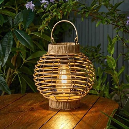 Garden Mile® Rattan Solar Gartenlaterne – Beleuchten Sie Ihren Außenbereich mit Stil – LED-Terrassen-Tischleuchte – gewebte dekorative Hängelampe – 23 cm (Terra)