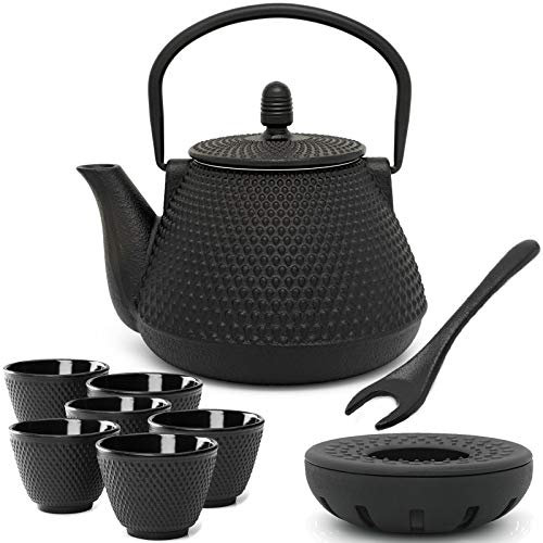 kleine schwarze asiatische gusseiserne Teekanne Set 0.8 Liter & Edelstahl Tee-Filter Sieb-Einsatz für losen Tee & Deckelheber & Teewärmer & 6 Guss Teebecher