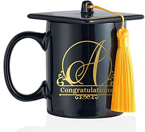 Onebttl Regalo de graduación 2025 – Taza con sombrero de doctorado Bachelor con iniciales, regalos personalizados, taza de café, idea de regalo para Bachelor Master Abitur, exámenes de inventarios