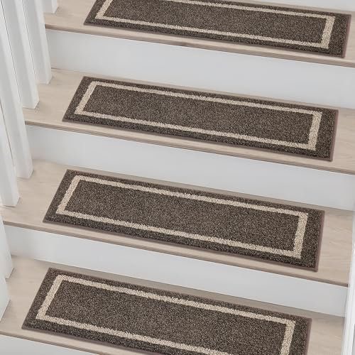 COSY HOMEER Treppenstufen Matten 70x22cm (15 Stück), Stufenmatten Innen Selbstklebend rutschfest Teppich Treppenstufen, Stufenmatten Maschinenwaschbar, 100% Polyester, TPE-Rücken, Braun