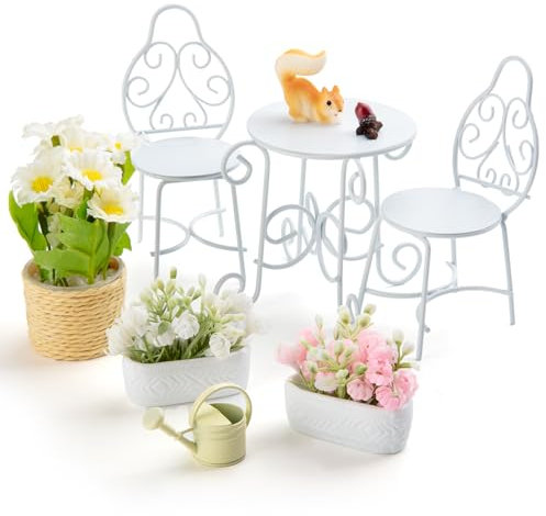 Minamzee 1:12 Puppenhaus Tisch und Stuhl Sets, 9 Stück Metall Miniatur Gartenmöbel, Puppenhausmöbel küche Garten Zubehör mit Jasmin, Gänseblümchen, Eichhörnchen und Wasserkocher