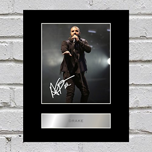 Signiertes Foto von Drake mit Passepartout.