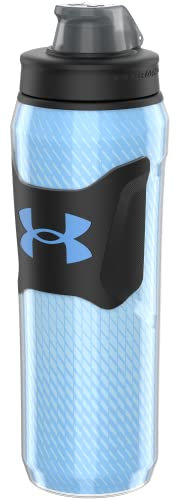 Under Armour UA 28 oz Playmaker Squeeze Carolina Dash OSFA aislado