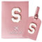 ZVRSUA Reisepasshülle Rosa und Kofferanhänger Set mit Buchstabe S, Passport Hülle Reise Gadgets und Travel Essentials Hülle Reisepass,Geschenk für Frauen/Teenager/Mädchen/Kind(S)