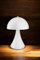 GILDE Deko LED Lampe batteriebetrieben 3 x AA Batterien (nicht enthalten) – leichte Lampe Timerfunktion – kabellos Tischlampe Table Lamp weiß Höhe 22 cm