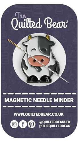The Quilted Bear Nadelmagnet aus Emaille (Needle Minder), Kuh | Magnetischer Nadelhalter mit abnehmbarer Rückseite, hält Näh-, Stick- & Kreuzstichnadeln sicher am Stoff griffbereit