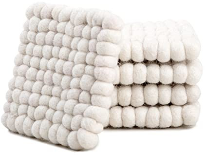 Quadrat Filzkugel Untersetzer – Tischuntersetzer aus 100% Merinowolle – Saugfähiger Untersetzer für Getränke – Dick und Langlebig, Handgefilzt in Nepal von Woolygon – Mehrfarbig – 5er-Set