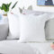 Mandioo 2er Set 65x65 cm reinweißen Faux Fur Flauschigen Kissenbezüge Moderne Künstlich Pelz Kissenhüllen Dekorative Sofakissen Dekokissen Weicher Zierkissenbezug für Wohnzimmer Sofa Schlafzimmer