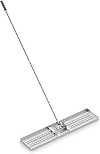 GOPLUS Rasen Nivellierrechen, Rasenrechen 170 cm ergonomischem Griff, Lawn Leveling Rake Metall, Gartenrechen zur Rasenpflege, Rasenwerkzeug für Rasen Sanden Garten Golfplatz (Silber, 106 x 25 cm)