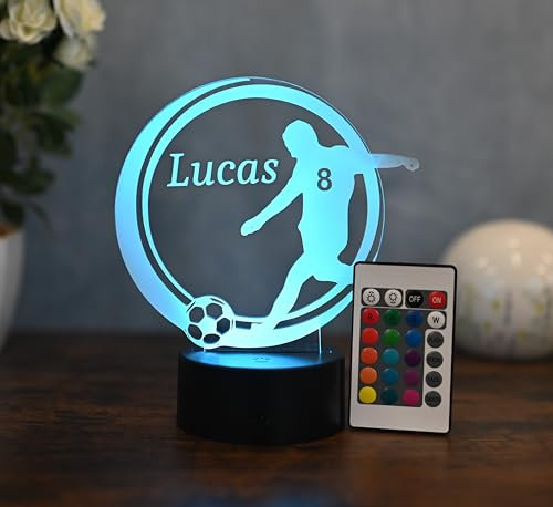 Optechvisual Personalisierte Fußball Lampe – LED Nachtlicht & Tischlampe mit Batteriebetrieb & Kabelanschluss – Geschenk für Fußballer, Jugendliche & Erwachsene – Fußball Deko fürs Zuhause