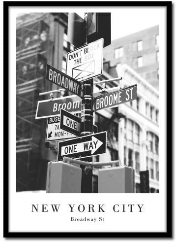 Rahmenbild New York Broadway Street 50 x 70 cm | Ikonische Straßen & Schilder in Manhattan | Wandbild mit Rahmen und Plexiglasscheibe im Hochformat | geeignet für Wohnzimmer Schlafzimmer Flur & Büro