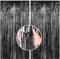 Lametta Vorhang Schwarze, 2 Stück Metallic Folie Fransen Lametta Vorhänge, Schwarz Streamer Tinsel Curtain Photo Booth Backdrop für Geburtstag Babyparty Verlobungs Disco Halloween Partydeko(1m x 2m)