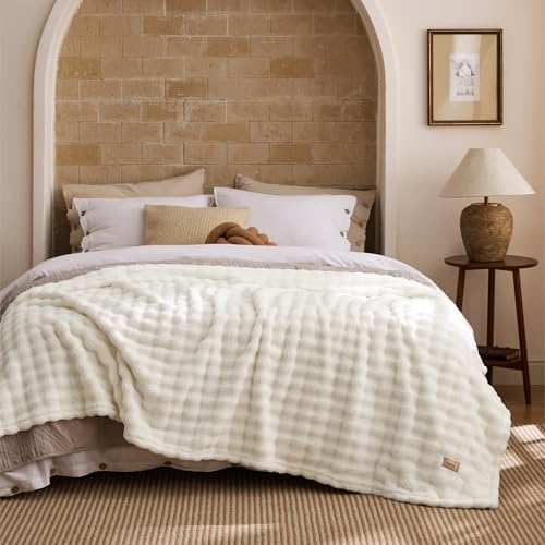 BEDSURE Kuscheldecke Flauschig Bubble Decke - Wollweiß, 220x240 cm | Sofadecke, Dicke Fleecedecke, Tagesdecke für Zimmer Deko, Wolkenweich & Atmungsaktiv Wolldecke, Geschenk für Frauen
