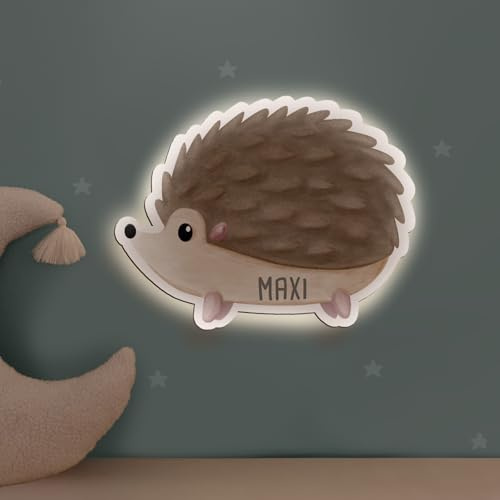 hellomini Personalisierbares LED-Nachtlicht mit Name für Kinder & Babys | Holz-Wandlampe | Schlummerlicht mit Motivwahl – Geschenk zur Geburt & Taufe (Igel Aquarell)