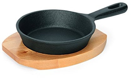 Servierpfanne aus Gusseisen, mit Holzuntersetzer, nicht spülmaschinenfest, sehr robust, hohe Wärmehaltung, ideal zum Servieren/Ø 13 cm