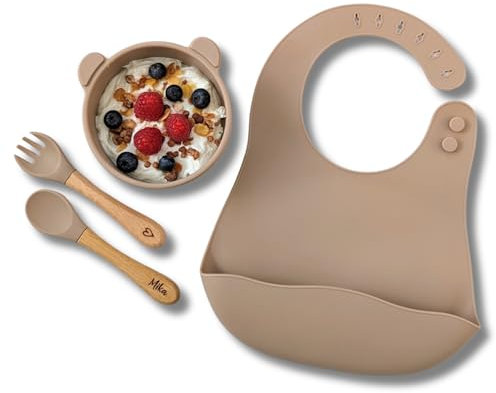 C|UTE – Kindergeschirr personalisiert mit Namen | Schüssel mit Saugnapf & Kinderbesteck (Esslernlöffel, Gabel) graviert | BPA-frei | Geschenk Babygeschirr ab 12 Monate (Taupe, Set mit Lätzchen)