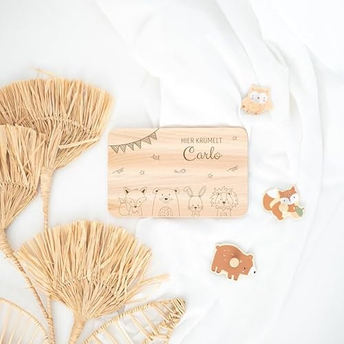 wunderwunsch - Personalisiertes Holzbrett mit präziser Gravur für Kinder - Personalisiertes Frühstücksbrettchen - Niedliche Motiv-Brettchen mit Namen (Tiere unten Konfetti)