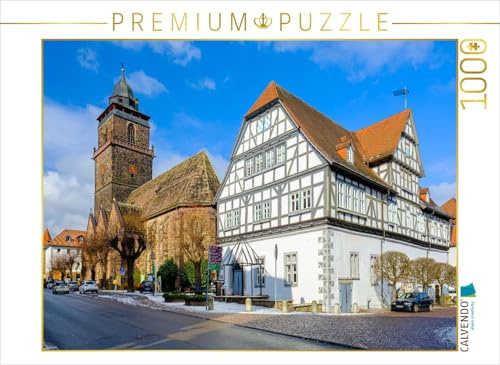 Puzzle · Bahnhofstraße mit Rathaus und Kirche | 1000 Teile · Lege-Größe 64 × 48 cm · CALVENDO Puzzle