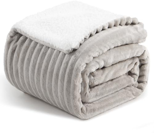 Aisbo Kuscheldecke Flauschig Decke Beige - Dicke Sherpa Decke Warm 150x200 cm XL als Sofadecke Couchdecke, Weich Kuschelige Cord Decke Wohndecke, Sofa Couch Decke Überwurf, Plüsch Decke Winter