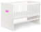 KMbaby Babybett 120 x 60 cm mit Matratze Weiß mit rosa Krone Baby Kinderbett Gitterbett mit Lattenrost 3 Stufen Höhenverstellbar - Lackiertes Kiefernholz TANY-KOR