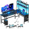 HLFURNIEU Scrivania Angolare con LED, 150 x 100 cm Scrivania Gaming a L con 3 Prese & 2 Porta USB, Tavolo Angolo Salvaspazio, con Libreria, Cassetti & Borsa Portaoggetti, Supporto per Monitor, Nero