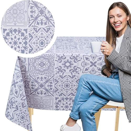 KP HOME Nappe Carrée en PVC Bleu Gris Lavable – 140x140 cm – Revêtement Plastique Étanche Et Facile À Nettoyer – Nappe Toile Cirée Blanche pour Intérieur Et Extérieur Motif Carrelage Style Porto