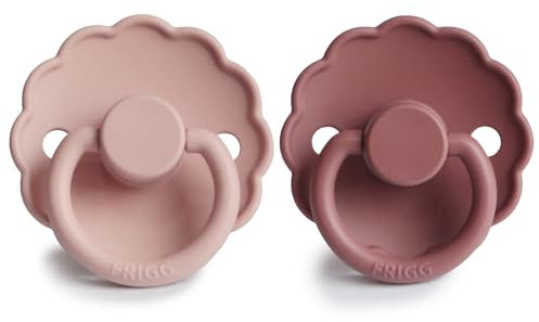 FRIGG Daisy Silikon Schnuller | Schnuller 2 Packung | Symmetrischer Sauger in Kirschform | BPA-frei | Hergestellt in Dänemark | Silikon Schnuller | (Blush/Woodchuck, Größe 2 (6-18 Monate))