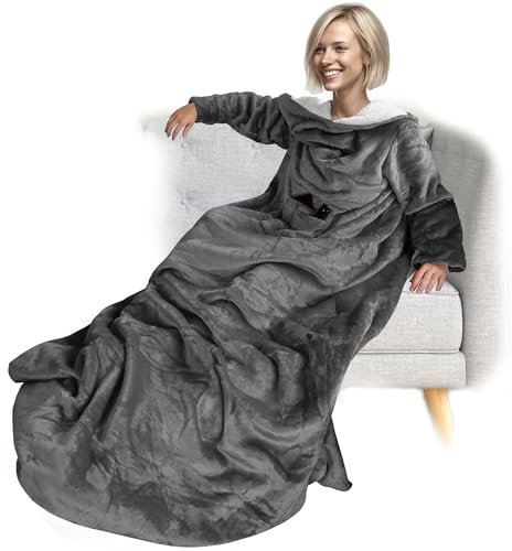 NYVI Ärmeldecke CozyWear Sherpa 170x200 cm Grau - Kuscheldecke mit wärmender Sherpa Innenseite, Ärmeln, 2 Brusttaschen, Fußtasche - Kuschelige TV-Decke für Erwachsene & Kinder - Sofadecke