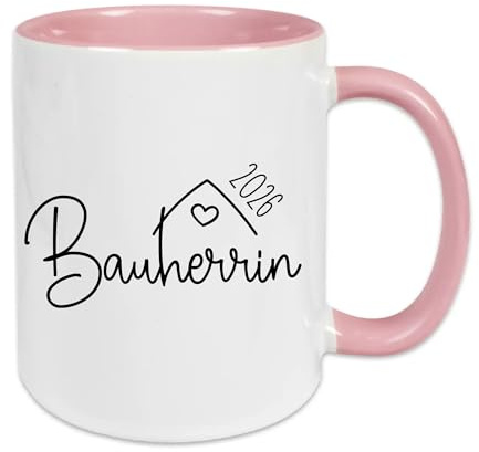 Tasse Bauherrin Hausdach personalisiert mit Baujahr | Rosa | Keramik, Kaffeetasse, 330 ml, beidseitig bedruckt, spülmaschinenfest, mikrowellengeeignet, Geschenk Richtfest, Hausbau