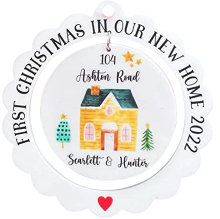 Weihnachtsdekorationen, glückliche Familie, rustikale runde Türdekorationen, Weihnachtsbaumschmuck, Landhaus-Außenwand-Fensterdekorationen