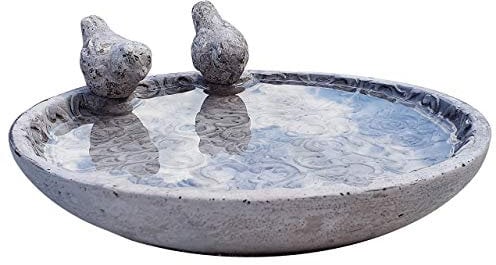 Dio Vogeltränke für den Garten, Vogelbad mit 2 Deko-Vögel für Wildvögel, Naturprodukt mit Rosenornamenten (Ø 24 cm) - Neue, sichere Verpackung - Nicht frostfest