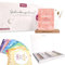 Ideenverlag HAMBURG Gedankengalerie® – Achtsamkeits-Set mit 12/24 Affirmationskarten & Trockenblumen | Edler Holzaufsteller aus Eiche – Handgemacht in Deutschland – Frauen Geschenk & Deko für Frauen