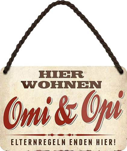 schilderkreis24 – Blechschild Lustiger Spruch “Hier wohnen Omi&Opi.“ Pension Geschenkidee Geschenk Großeltern Rentner Senioren Oma Opa Enkelkinder 18x12 cm