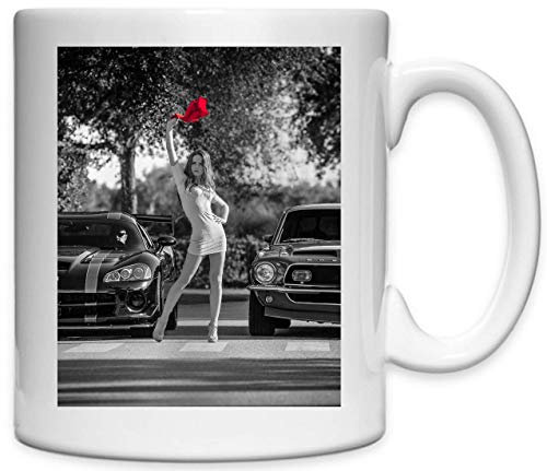 ATPRINTS Street Race Girl and a red Bandana Giving Start Bedruckte Keramikbecher Tasse