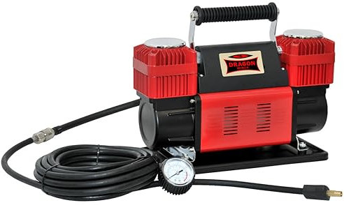 Dragon Winch Compressore aria Portatile 12V | 10,3 BAR / 150 PSI con una capacità di 300 l/min + tubo a spirale con manometro, punta della valvola, borsa per il trasporto, 3x punte intercambiabili