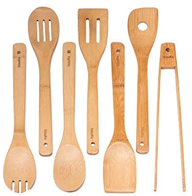 BlauKe® Küchenhelfer Set aus Holz 7-teilig - Küchenutensilien Pfannenwender Set - Kochlöffel Set, Spatel, Schaumlöffel, Zange, Wender, Rührlöffel - Bambus Kochutensilien, Kochgeschirr, Küchenzubehör