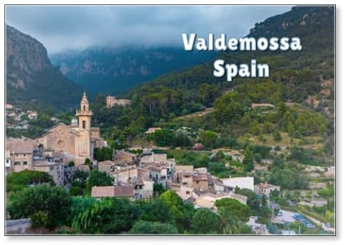 Veduta di una strada medievale del pittoresco villaggio in stile spagnolo Valdemossa a Maiorca o Isola di Maiorca, Spagna., Design 28, magnete da frigorifero
