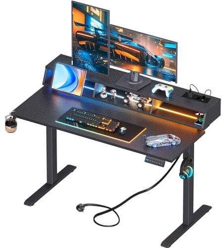OffiGo Scrivania Gaming, 140cm Scrivania Regolabile con LED RGB e Prese, Elettrica Standing Desk con 3 Cassetti Aperti, Tavolo con Porta Bicchiere e Ganci per Cuffie, Fibra di Carbonio, Nero