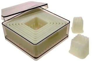 9 Découpoirs carrés cannelés assortis