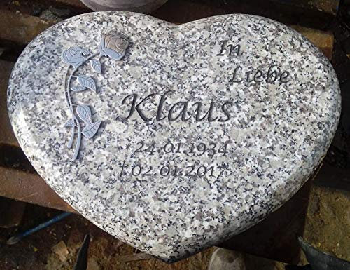 designgrab SchlL105-40x30x10 cm Liegestein Grabherz aus Granit Schlesisch inkl. Beschriftung von Vor- und Nachname sowie Geburts- und Sterbedatum