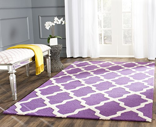 SAFAVIEH Geometrisch Teppich für Wohnzimmer, Esszimmer, Schlafzimmer - Cambridge Collection, Kurzer Flor, Lila und Elfenbein, 152 X 244 cm