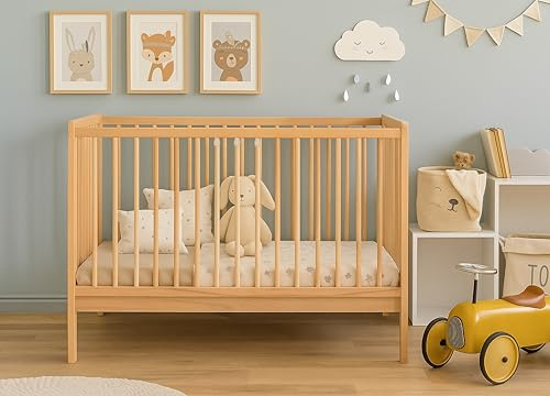 Baby Happy Bliss Kinderbett Babybett Julia 100x60 cm mit Matratze – Massivholz Buche – 3-Fach höhenverstellbar – 3 Schlupfsprossen – EN 716 konform (Natur)