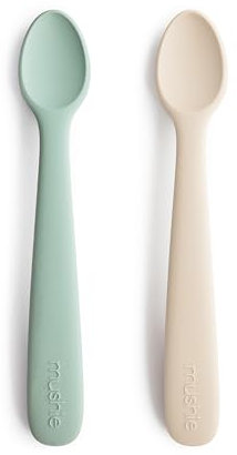 Mushie | Lot de 2 Cuillère en silicone sans BPA | Cuillère d'alimentation lavable au lave-vaisselle | Accessoires pour les tout-petits | Cambridge Blue/Shifting Sand